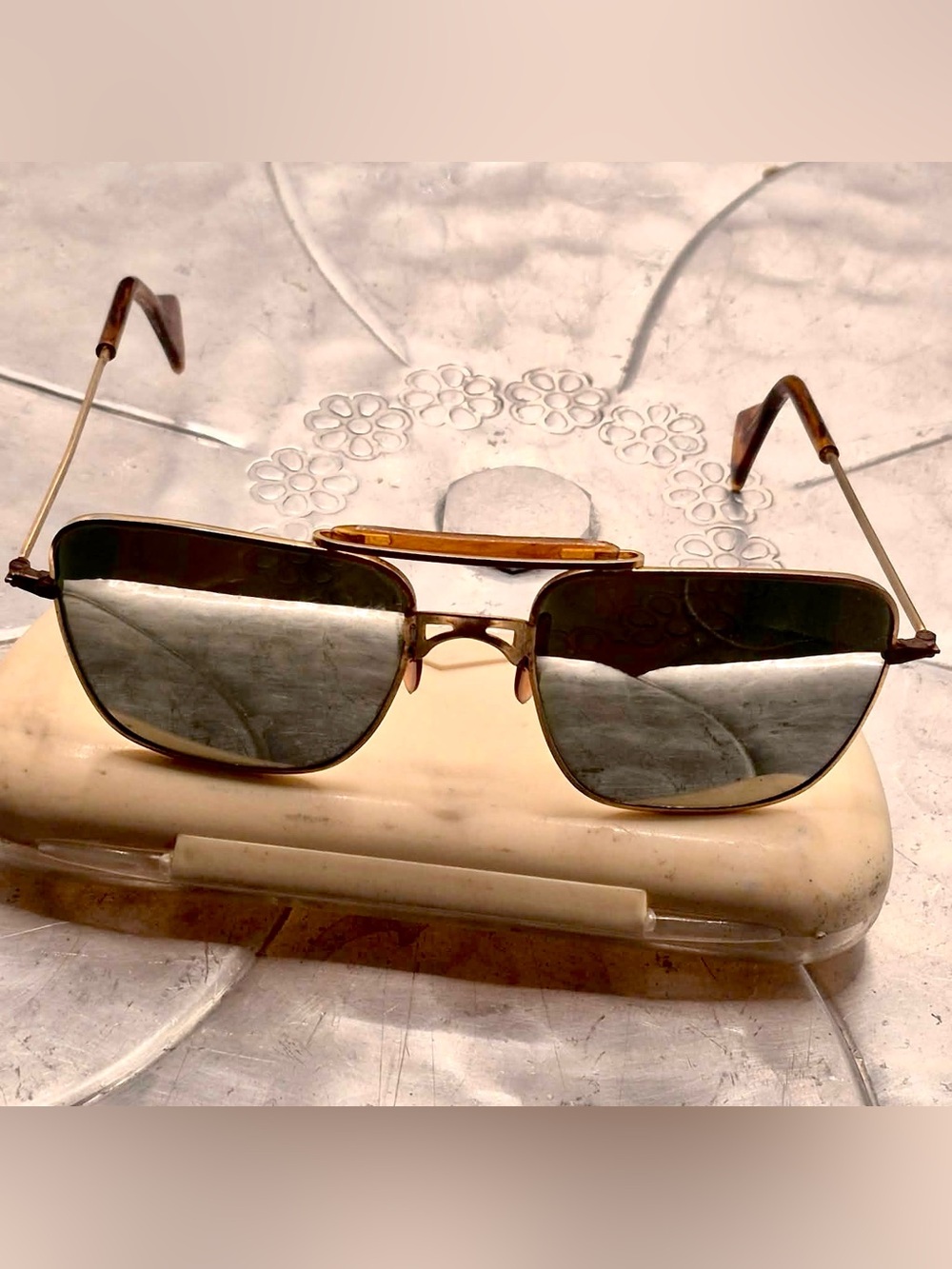Vintage Mens Designer Sunglasses 70s Squared Aviator / Navigators Large Brow Bar